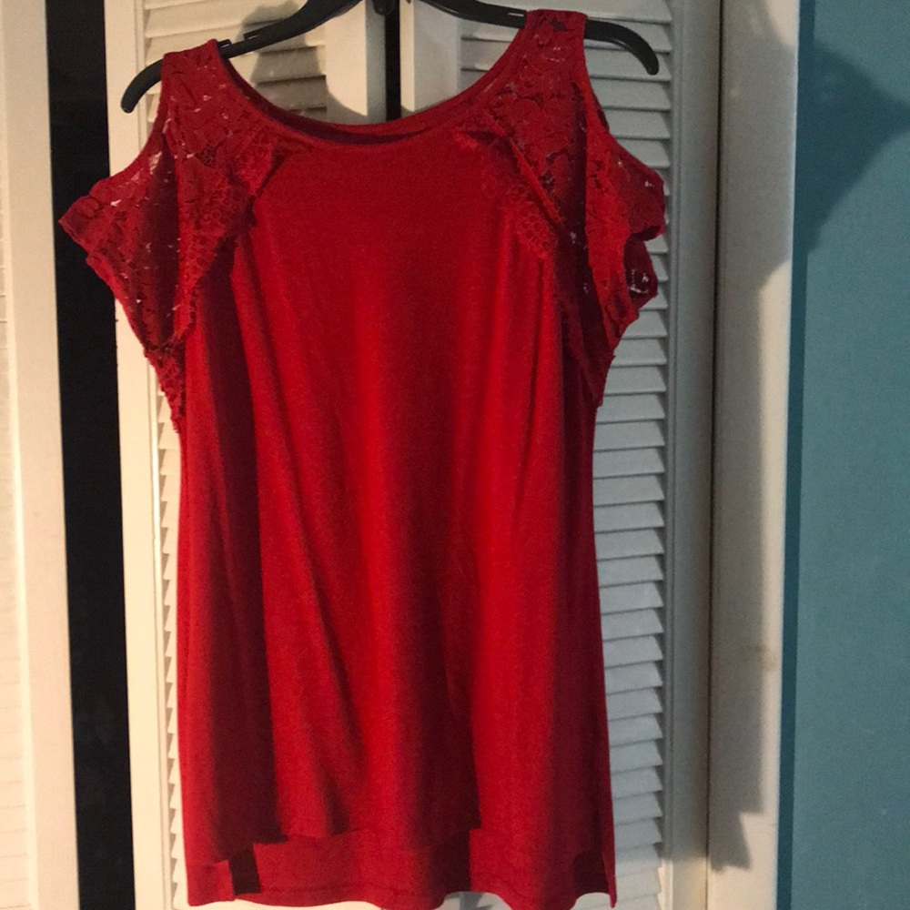 Open shoulder shirt